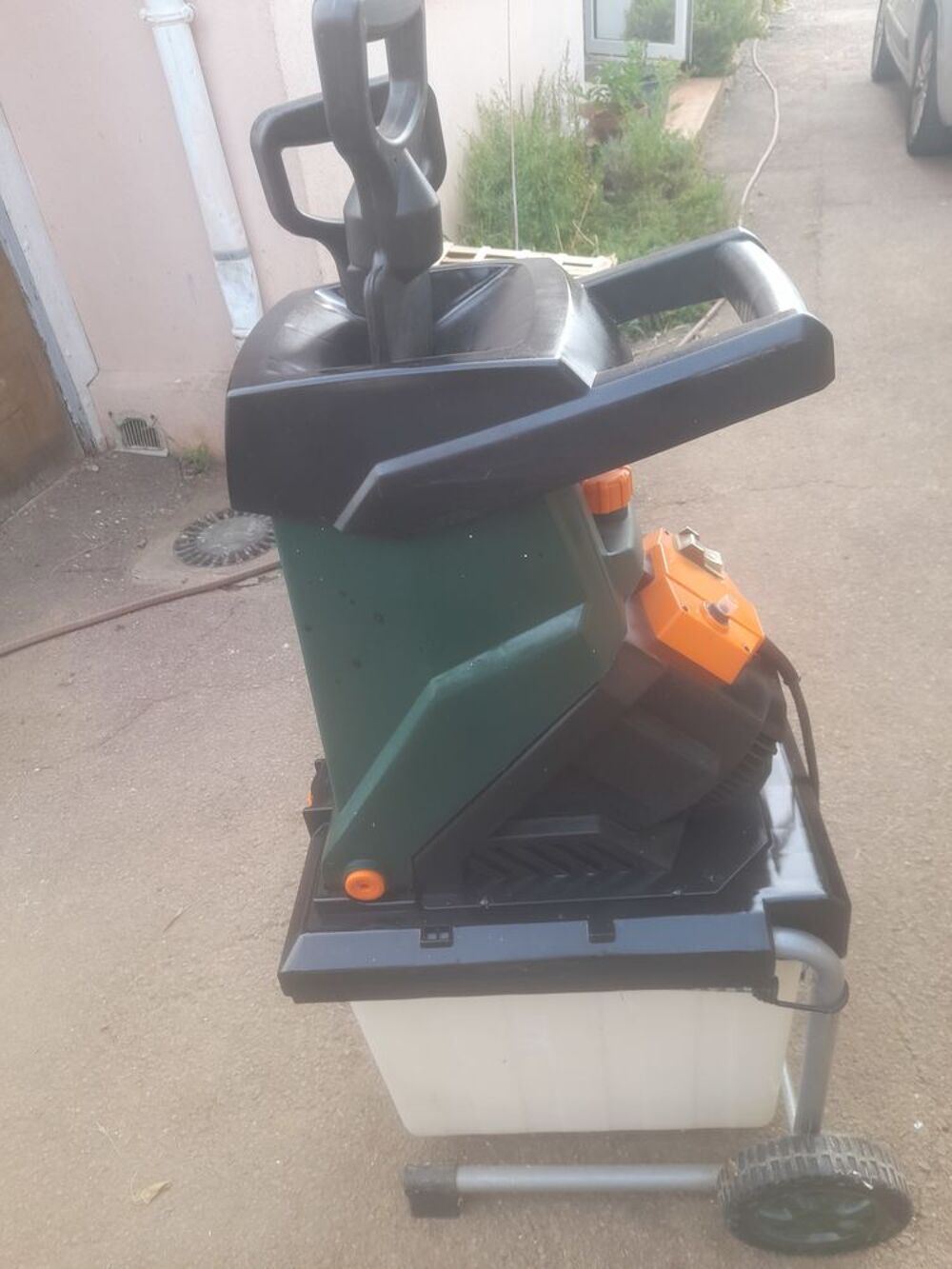broyeur v&eacute;g&eacute;taux et branche Jardin