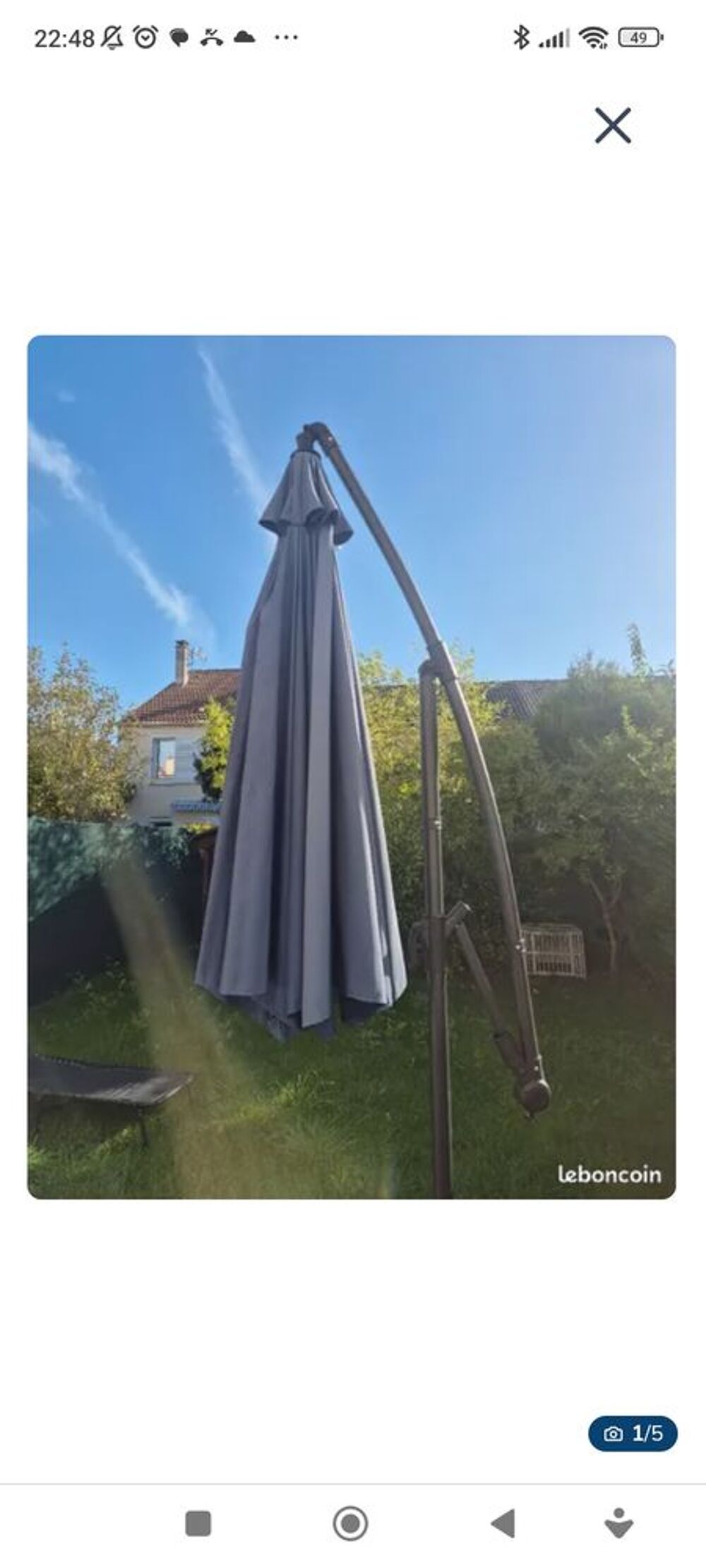 Parasol excentr&eacute; gris robuste avec housse Jardin