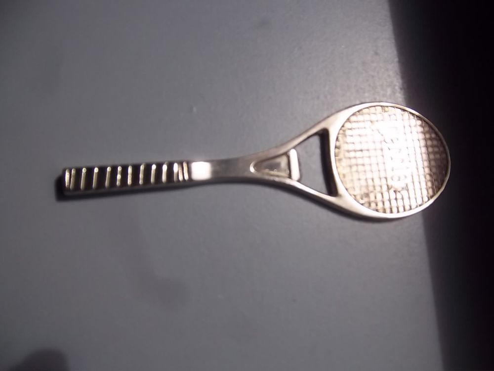 D&eacute;capsuleur raquette de tennis Perrier 