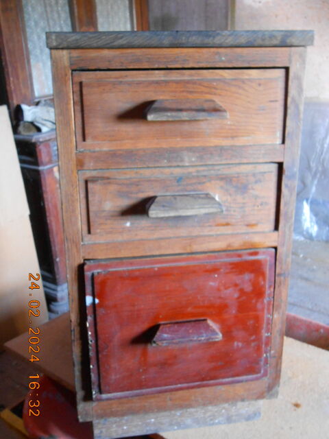 MEUBLE ANCIEN 3 TIROIRS 80 B�g�-la-Ville (01)