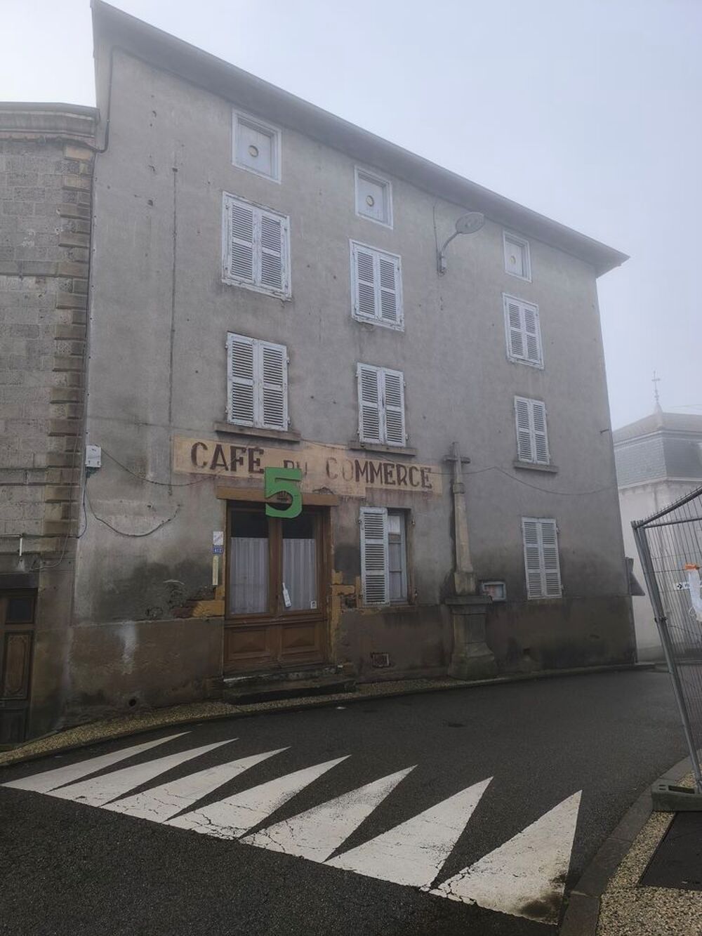 Vente Maison Maison de 328m2 et une licence IV débit de boissons Grandris