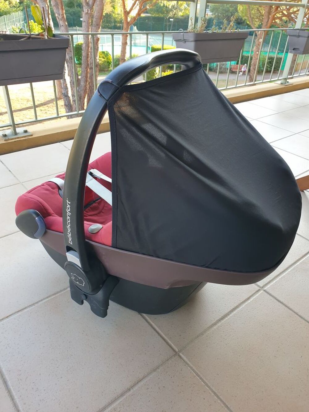 Baby Coque Si&egrave;ge Auto B&eacute;b&eacute; Confort Cosi Pebble + adaptateurs Puriculture