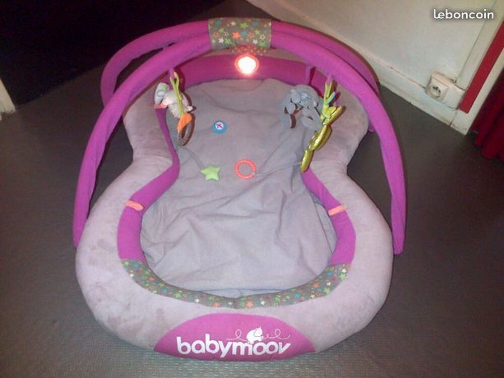 tr&egrave;s joli tapis b&eacute;b&eacute; Mobilier enfants