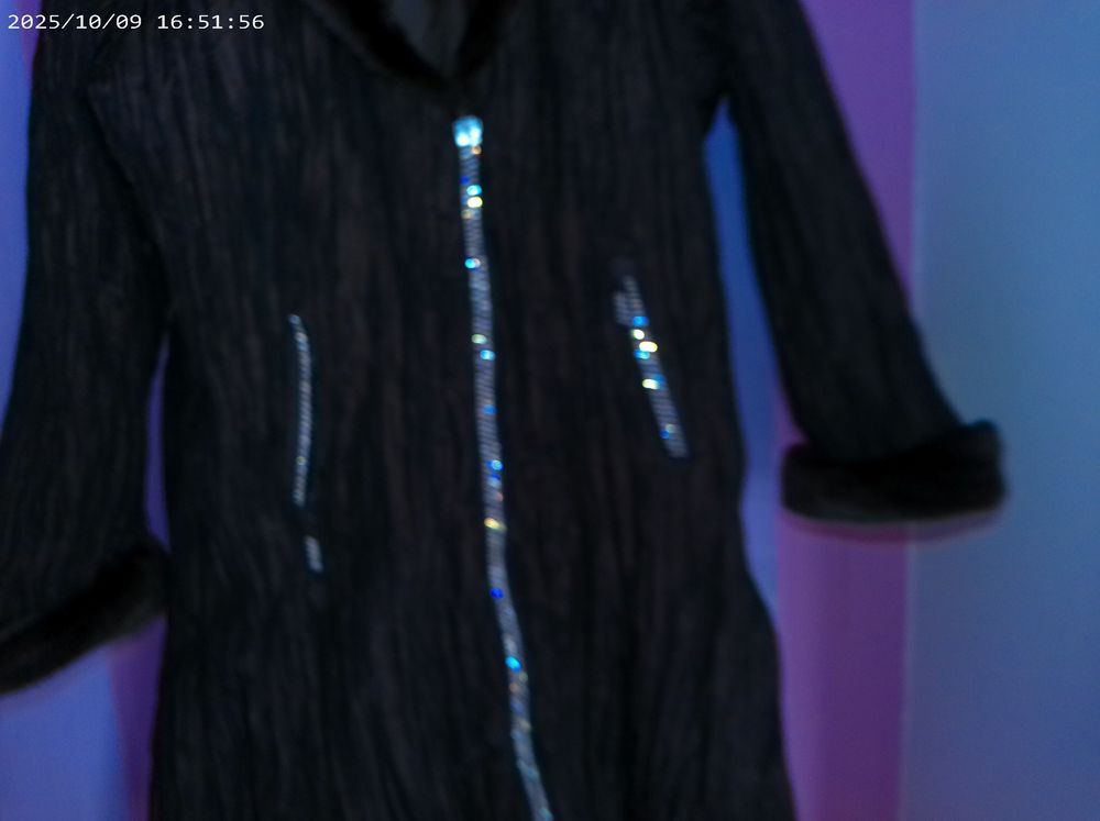 manteau neuf marron pliss&eacute; et strass 65 euros Vêtements