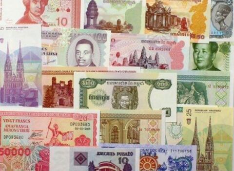 de 50 billets de banques trangers en excellent tat 440 Pantin (93)