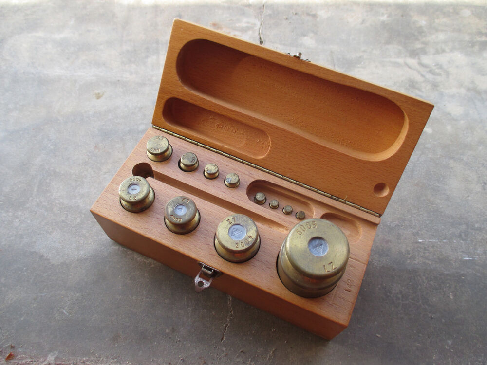 Bo&icirc;te avec poids en laiton (Troc souhait&eacute;) 