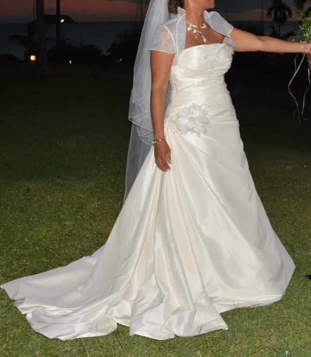 Robe de mari&eacute;e en soie sauvage ivoire Vtements