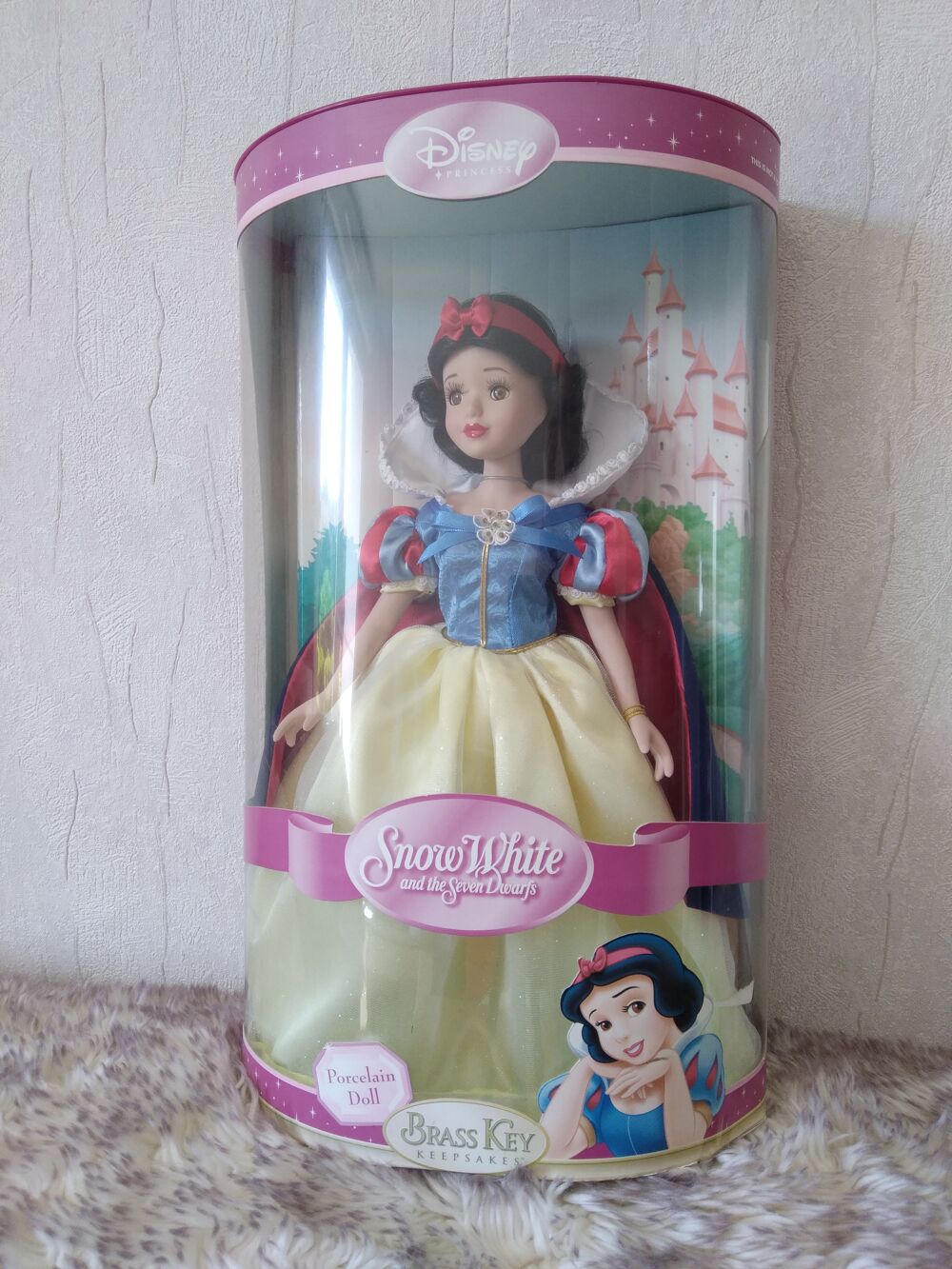Blanche-Neige - Disney - Poup&eacute;e de porcelaine 40cm 
