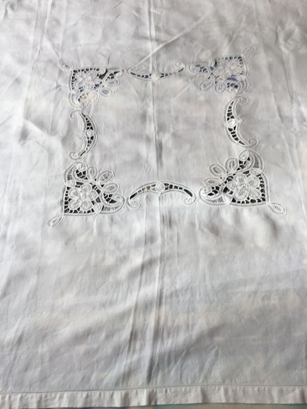 Nappe avec appliques en dentelle et ses serviettes Bon &eacute;tat Décoration