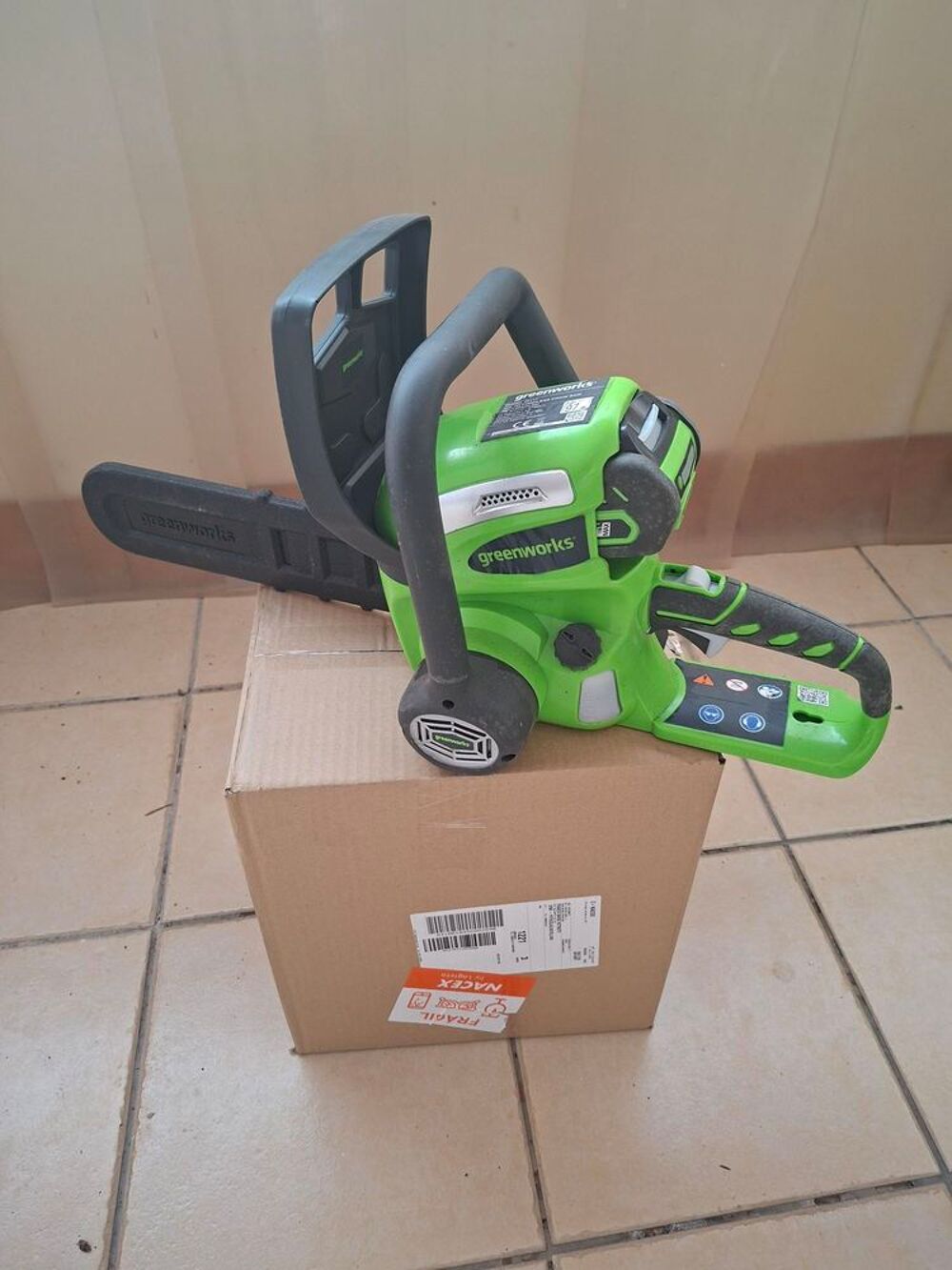 TRONCONNEUSE BATTERIE Bricolage