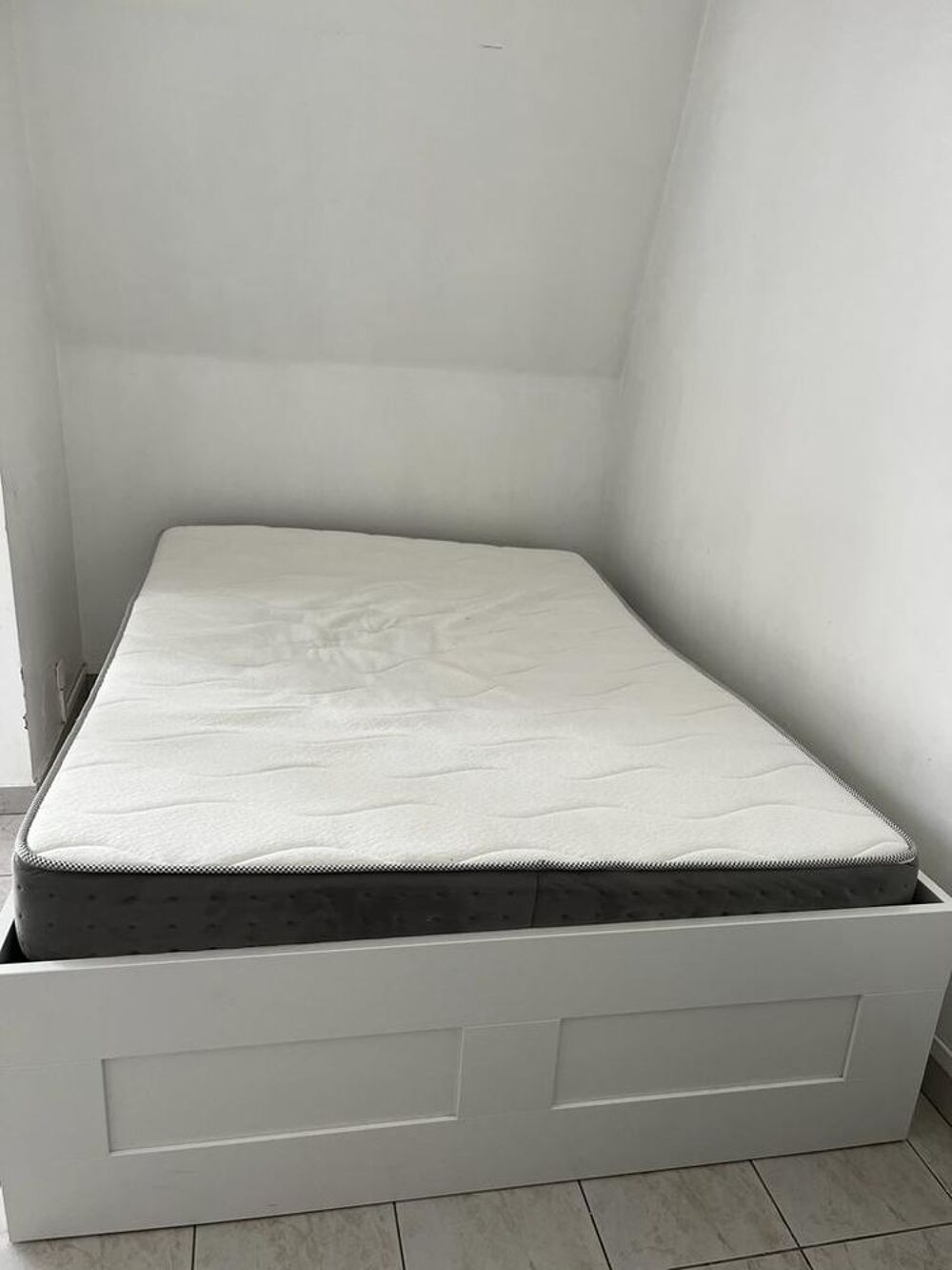 Lit 140x200 + matelas 140x200 + 2 sommiers &agrave; lattes 70x200 Meubles