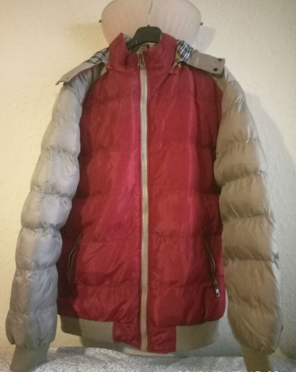 BLOUSON Doudoune ROUGE ET BEIGE AVEC CAPUCHE TAILLE : 46-3XL Vêtements