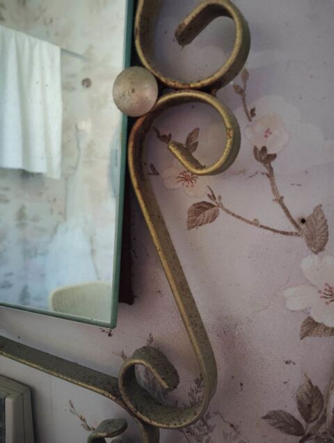 miroir trap�zo�dal � entourage fer forg� couleur dor� 20 Pontoise (95)