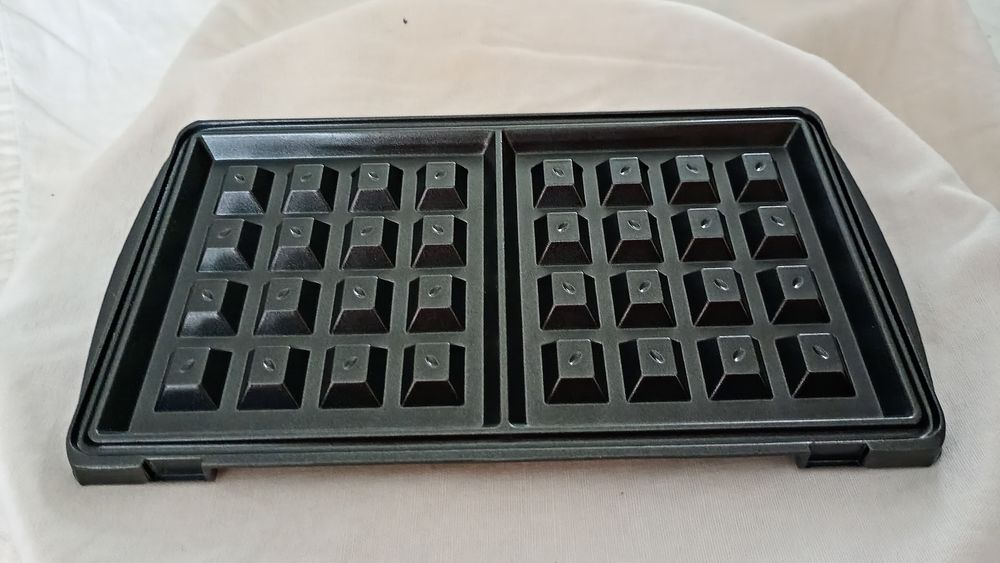 Appareil pour faire des cr&ecirc;pes et croque monsieur et gaufres Electroménager