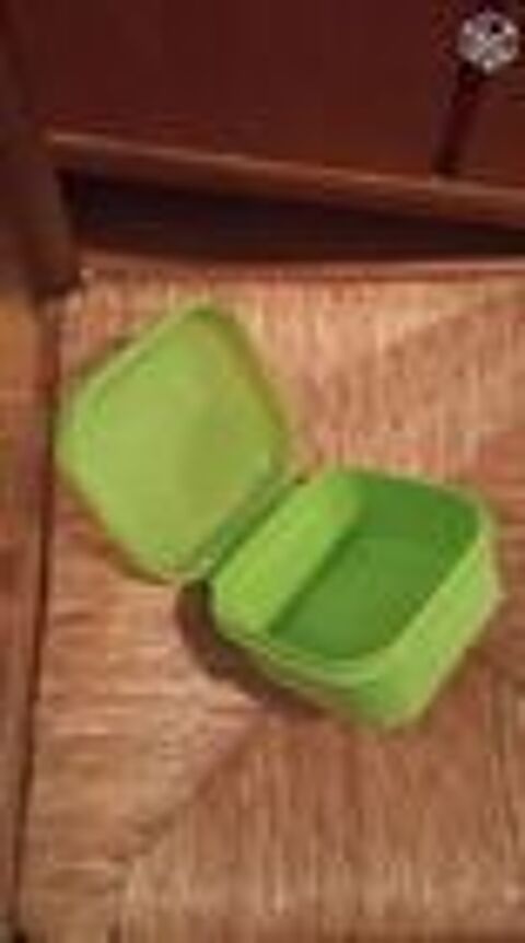 Petite boite carr�e verte 450 ml tupperware et autres neuf 10 M�rignies (59)