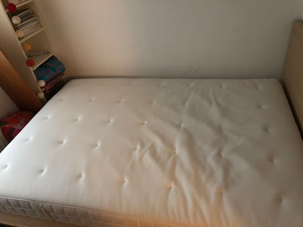 Lit + Matelas 140x190 : parfait &eacute;tat Meubles