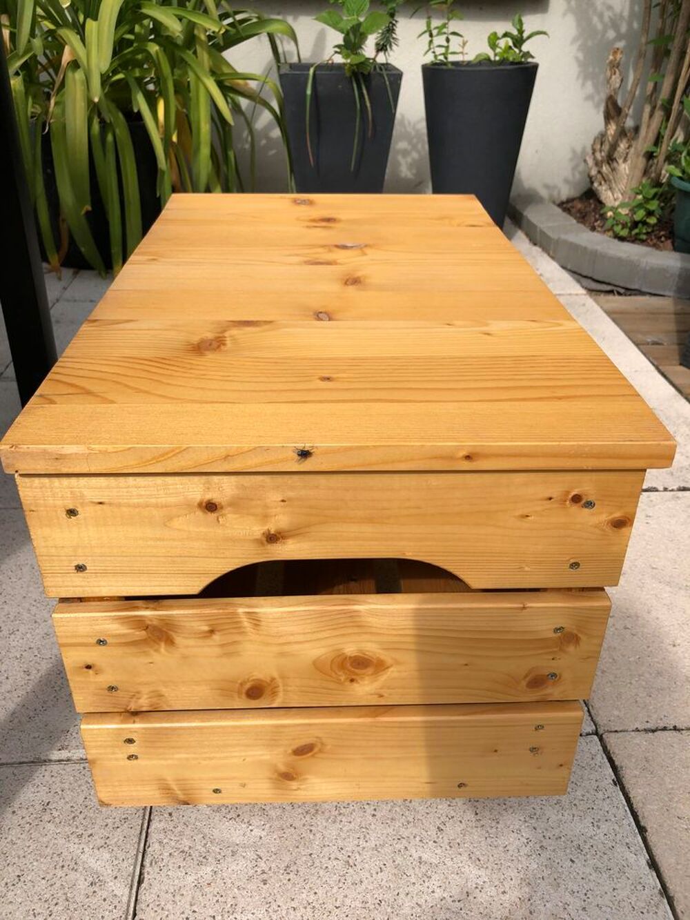 Coffre de rangement a roulettes
Jardin