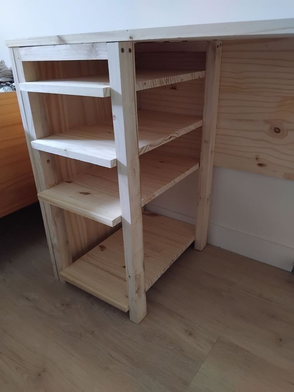 Bureau en pin artisanal Meubles
