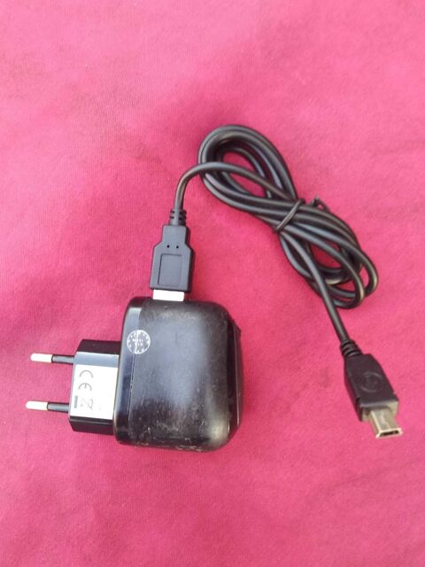 Chargeur de téléphone portable modèle : K68-20-05007 4 Avermes (03)
