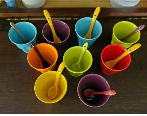 9 petites tasses et cuillères 10 Saint-Paul-lès-Dax (40)
