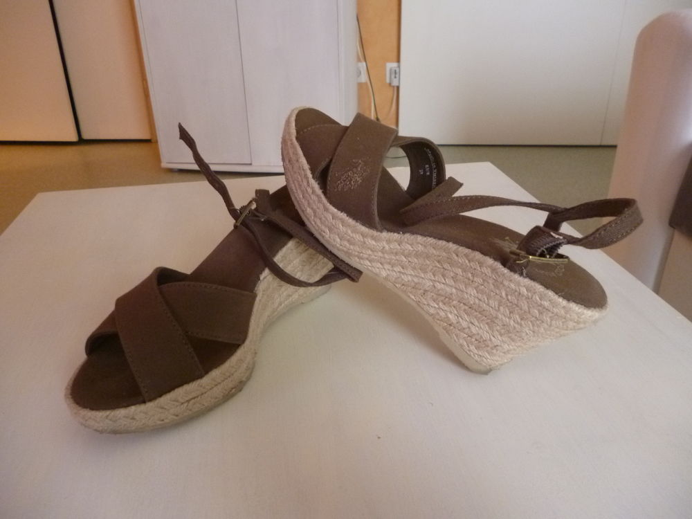 Sandales compens&eacute;es Chaussures