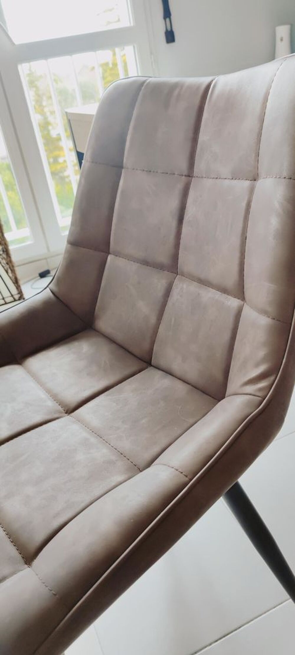 A saisir 4 chaises de salle &agrave; manger Meubles