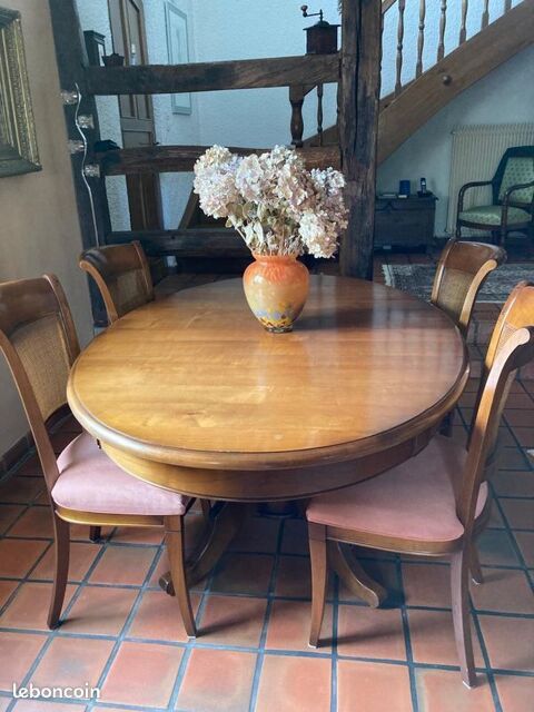 Table ovale en meurisier
350 Cuneli�res (90)