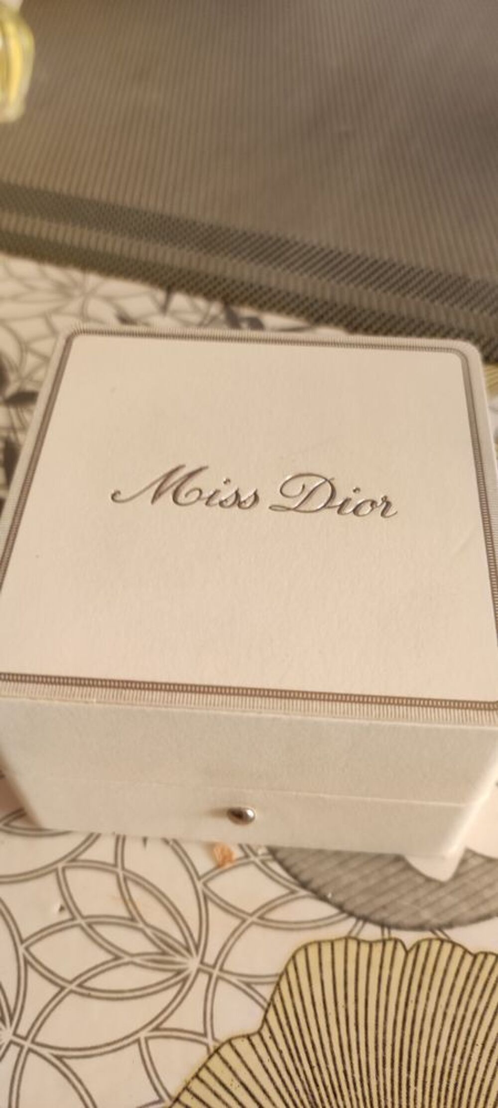 Lot de 5miniatures de parfum collector dans leurs coffret d 
