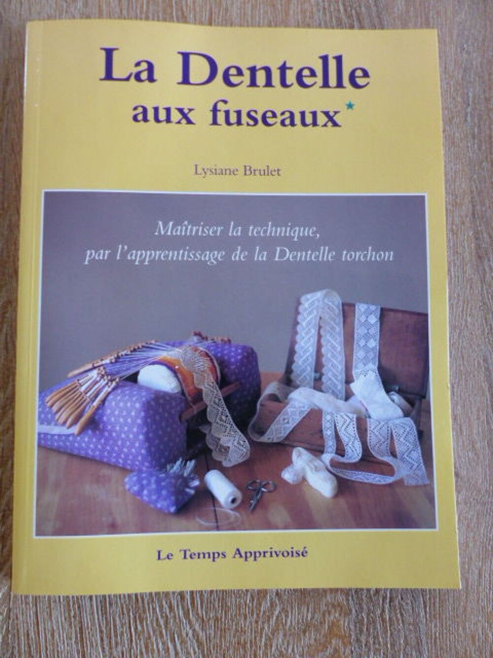 La dentelle aux fuseaux par Lysiane Brulet Tome 1. Livres et BD