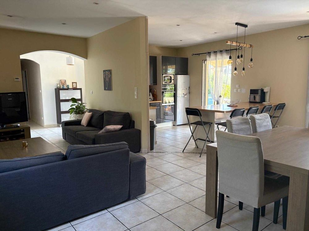 Vente Maison Maison familiale de Plain-pied - 5 chambres - Piscine avec cuisine d'été - DPE B - Plan de Meyreuil - Revenus Photovoltaïques de 3100 euros/an env Meyreuil