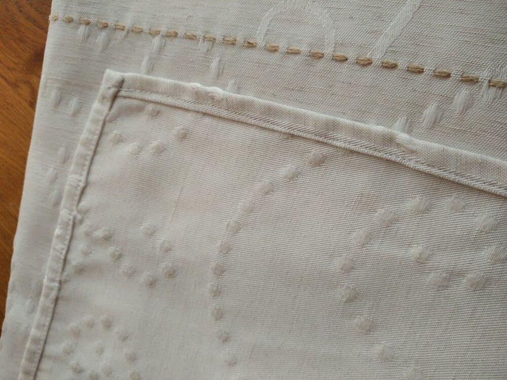 Nappe &eacute;crue tissu jacquard Décoration