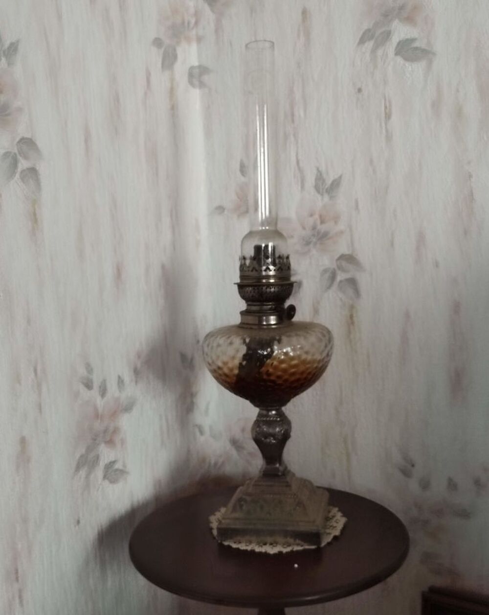 Ancienne lampe &agrave; p&eacute;trole 