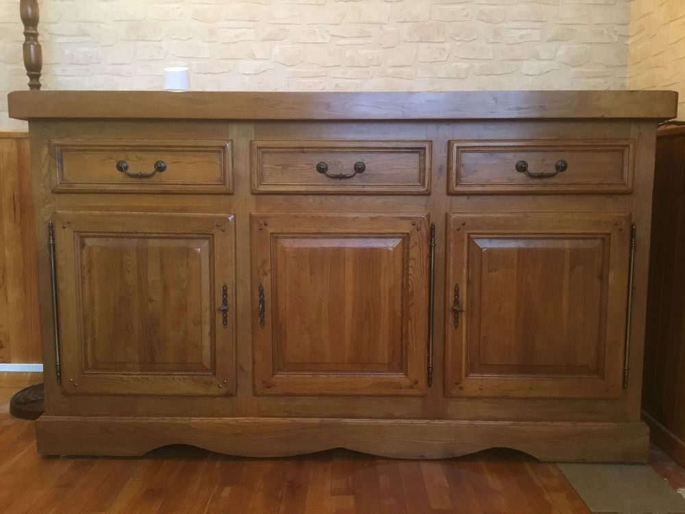 Buffet en ch&ecirc;ne massif 
Meubles