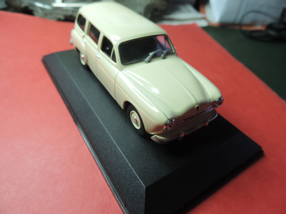 RENAULT - FREGATE DOMAINE - 1956 - Echelle : 1/43 &egrave;me. 