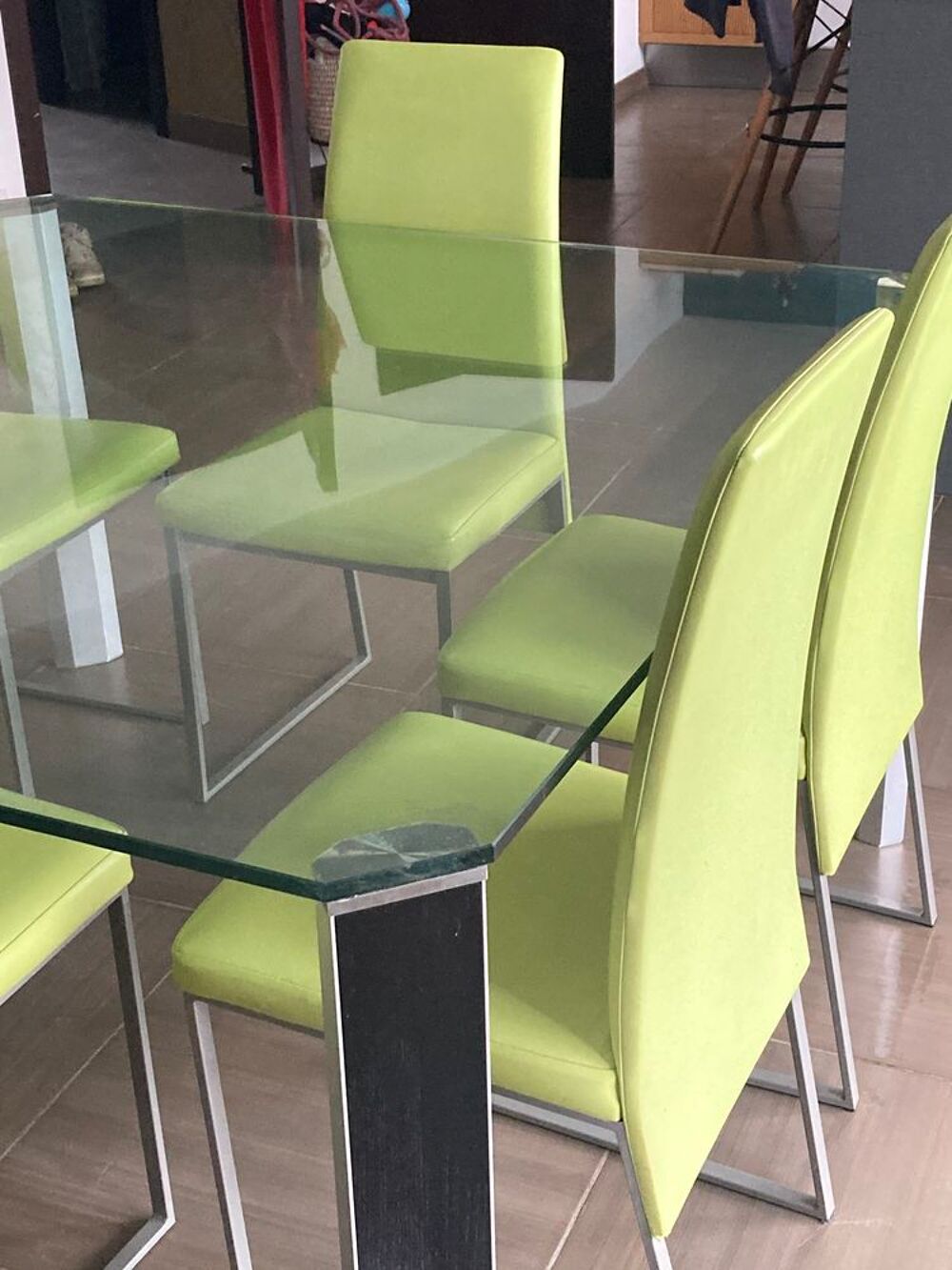 Table en verre 140x140 avec 6 chaises Meubles