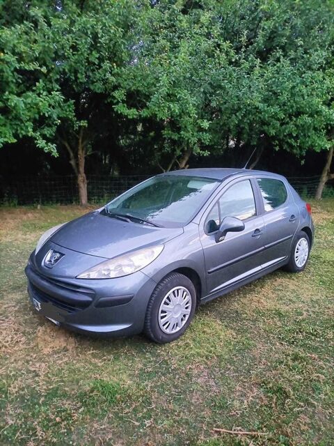 Peugeot 207 1.4 i 75 ch année 2009 bien entre