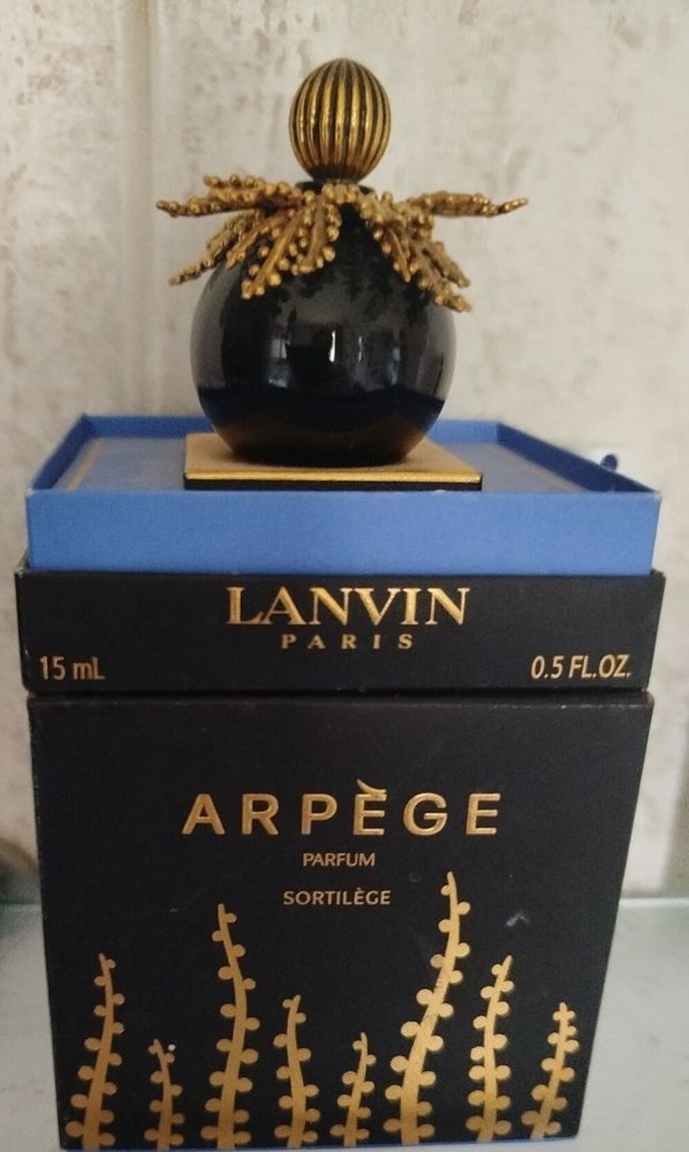 &Eacute;ditions limit&eacute;es flacons parfums LANVIN et PALOMA PICASSO 