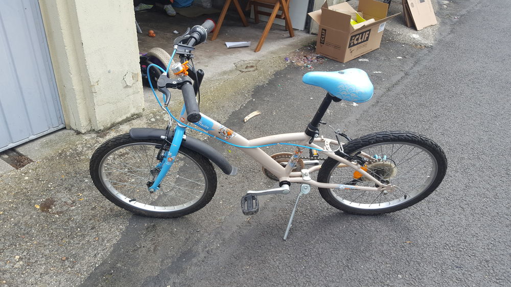 V&eacute;lo vendu dans l eta enfent 16 pousse Vélos
