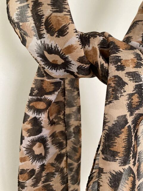 Echarpe motifs lopard 6 Poitiers (86)