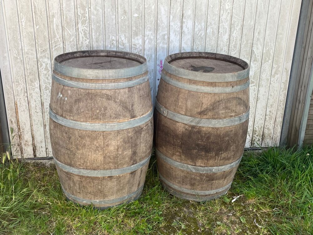 Lot de deux tonneaux en bois Meubles