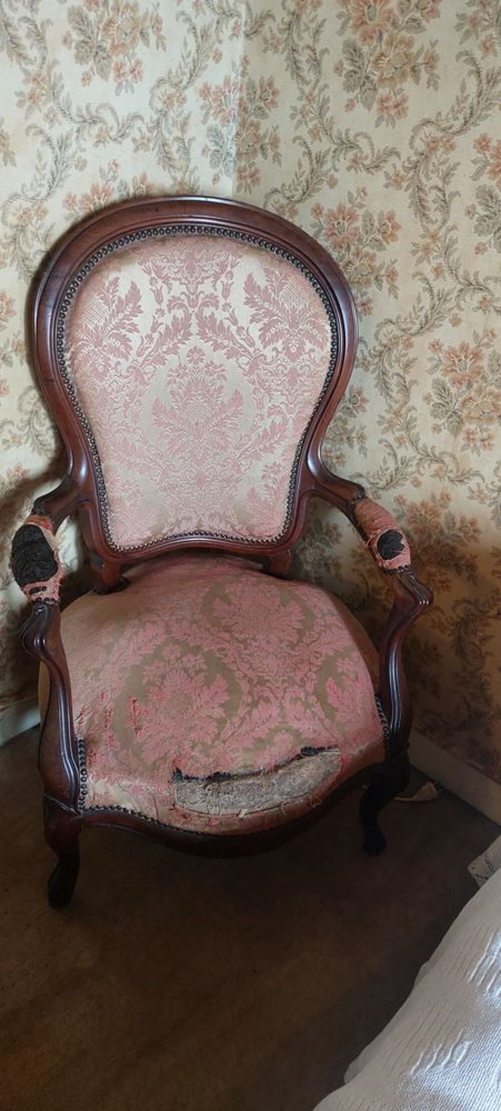 Fauteuils anciens &agrave; refaire + chaise assortie Meubles