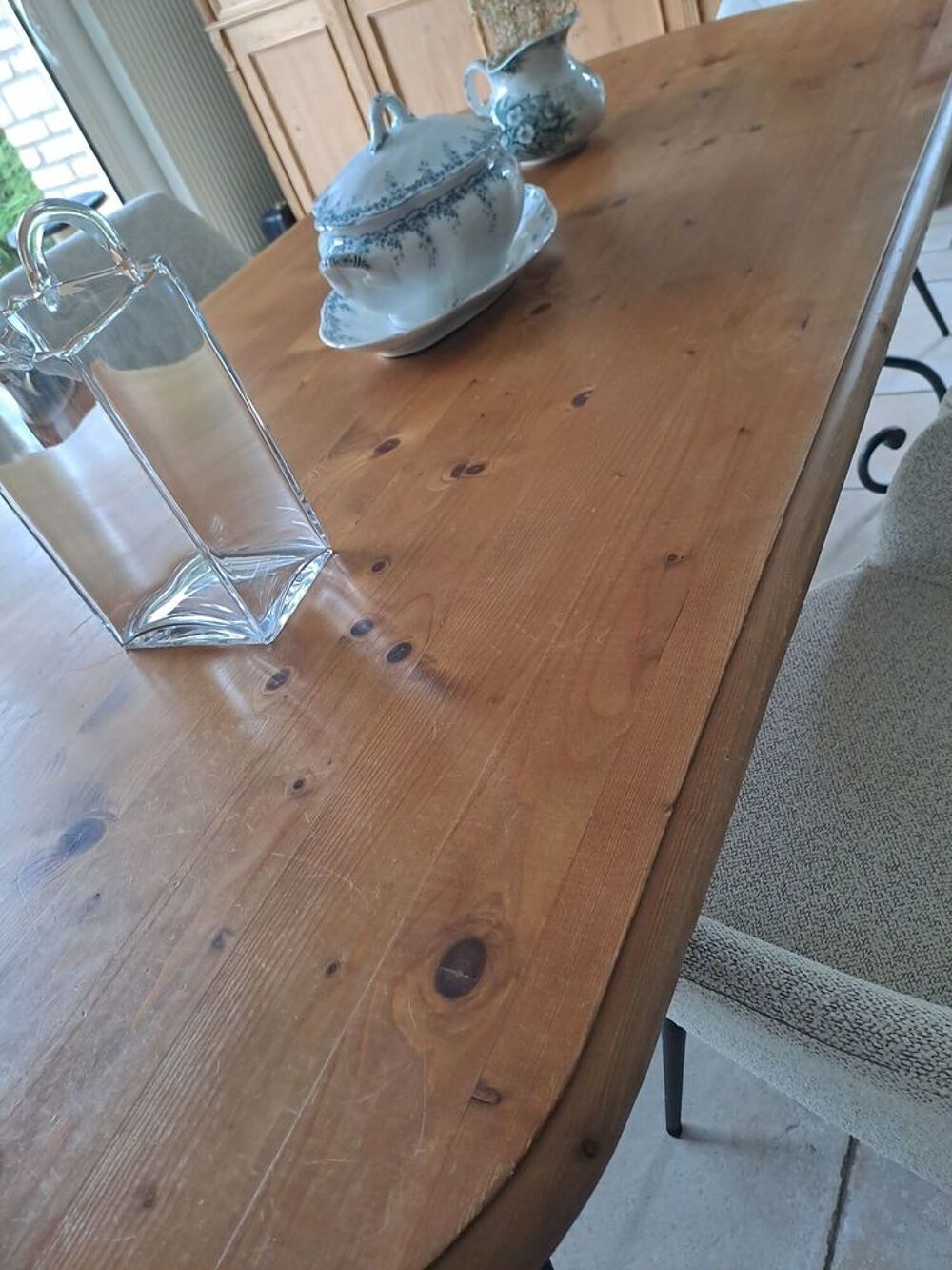 Table en pin massif et chaises Meubles