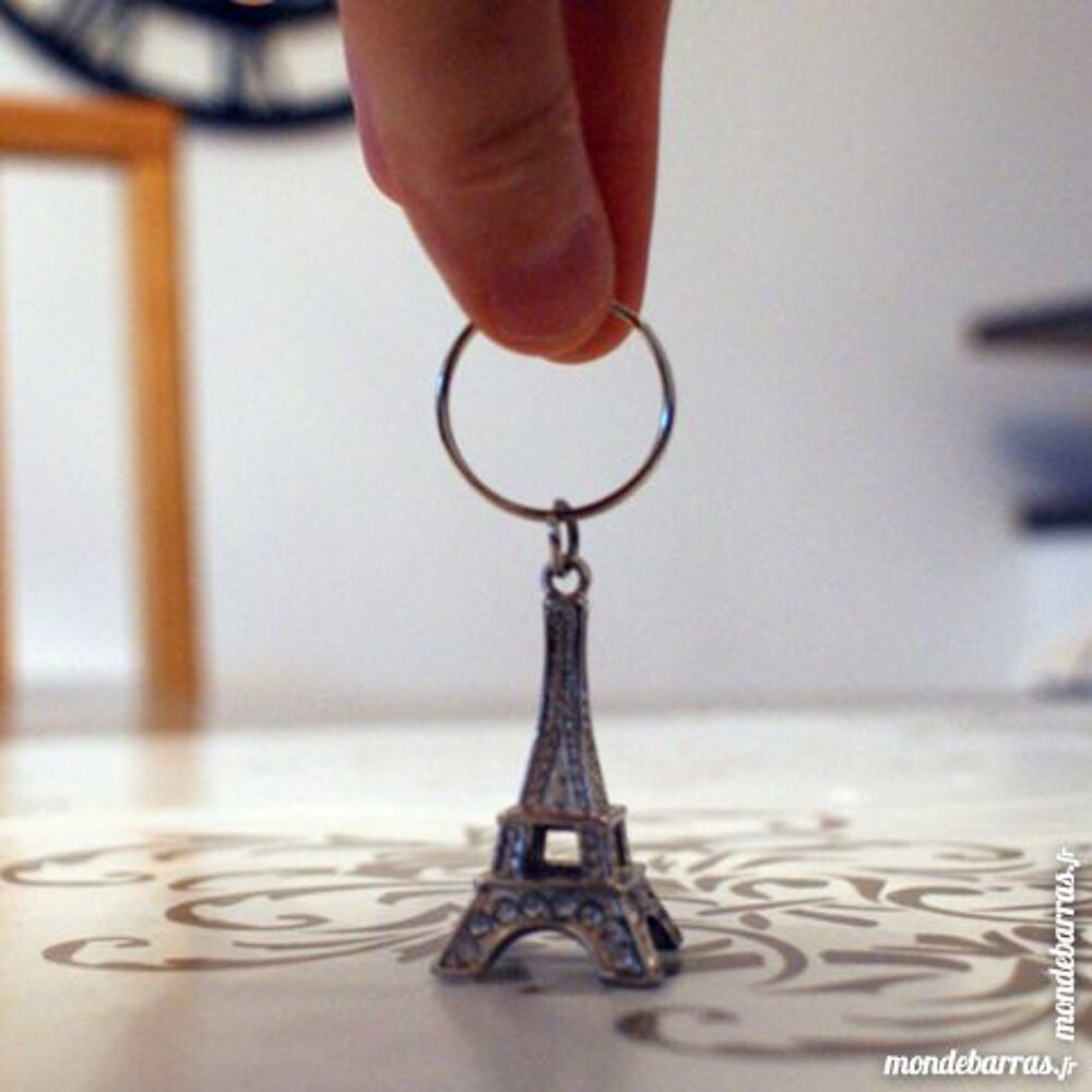 Porte-cl&eacute;s ''Tour Eiffel'' strass Maroquinerie