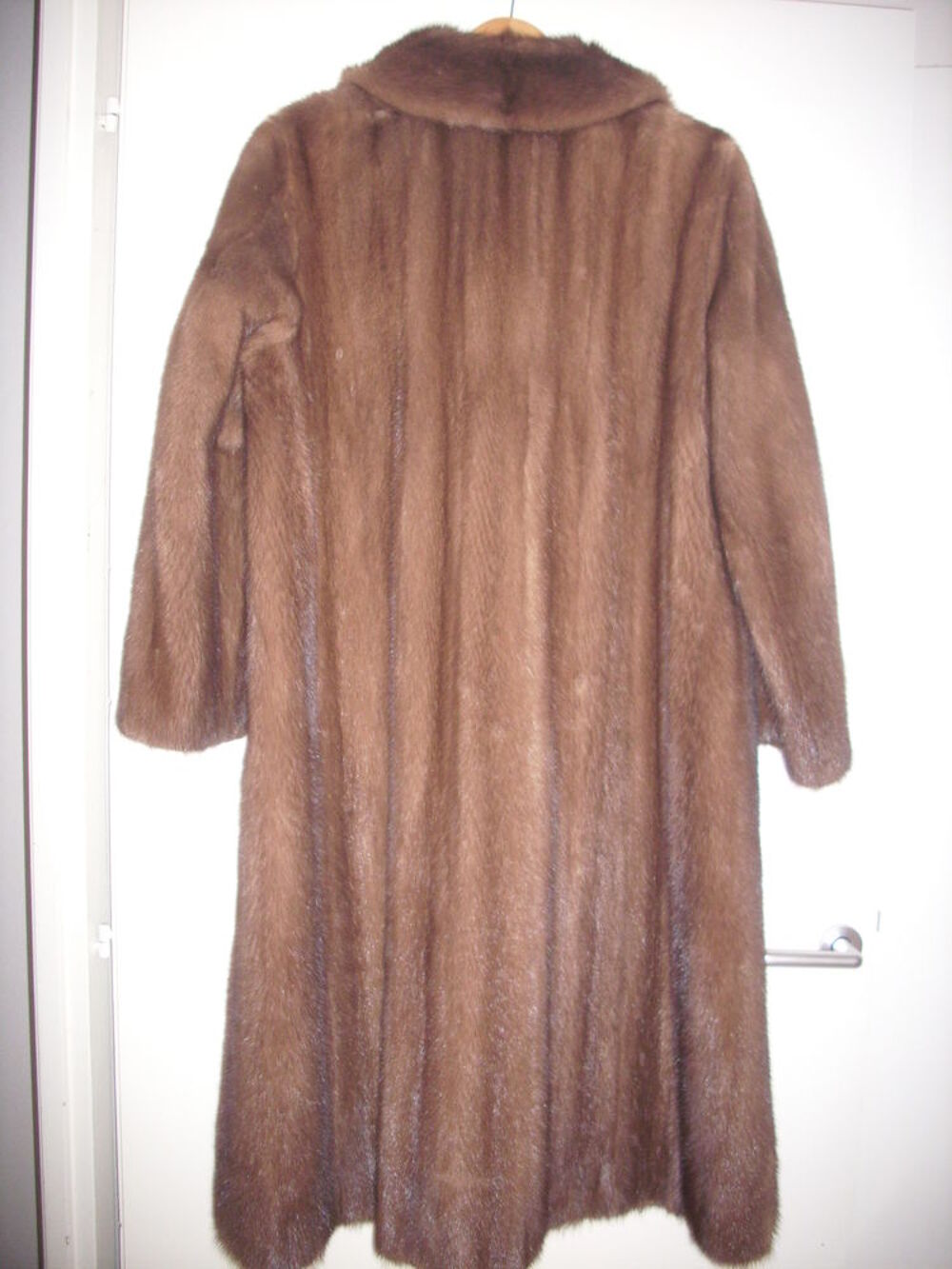 Manteau v&eacute;ritable vison pleine peau. Vêtements