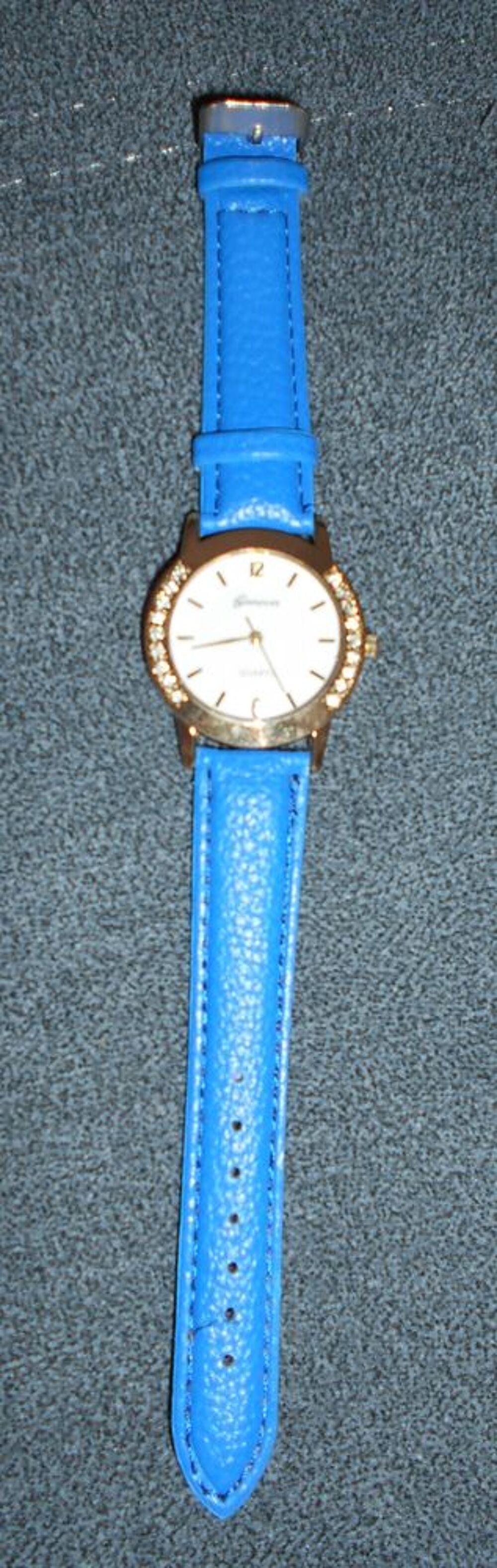 montre femme &quot;Geneva&quot; bracelet cuir bleu, neuve Bijoux et montres