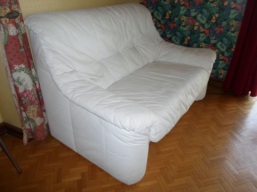  petit canap&eacute; blanc tout cuir 2 places Meubles