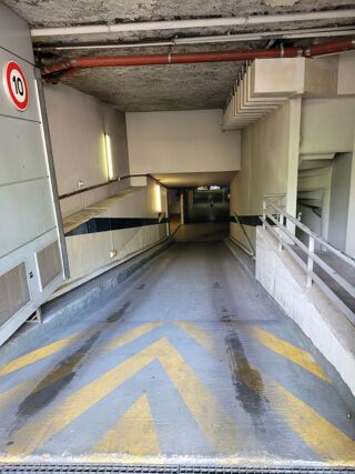  Parking / Garage � louer 10 m� Paris