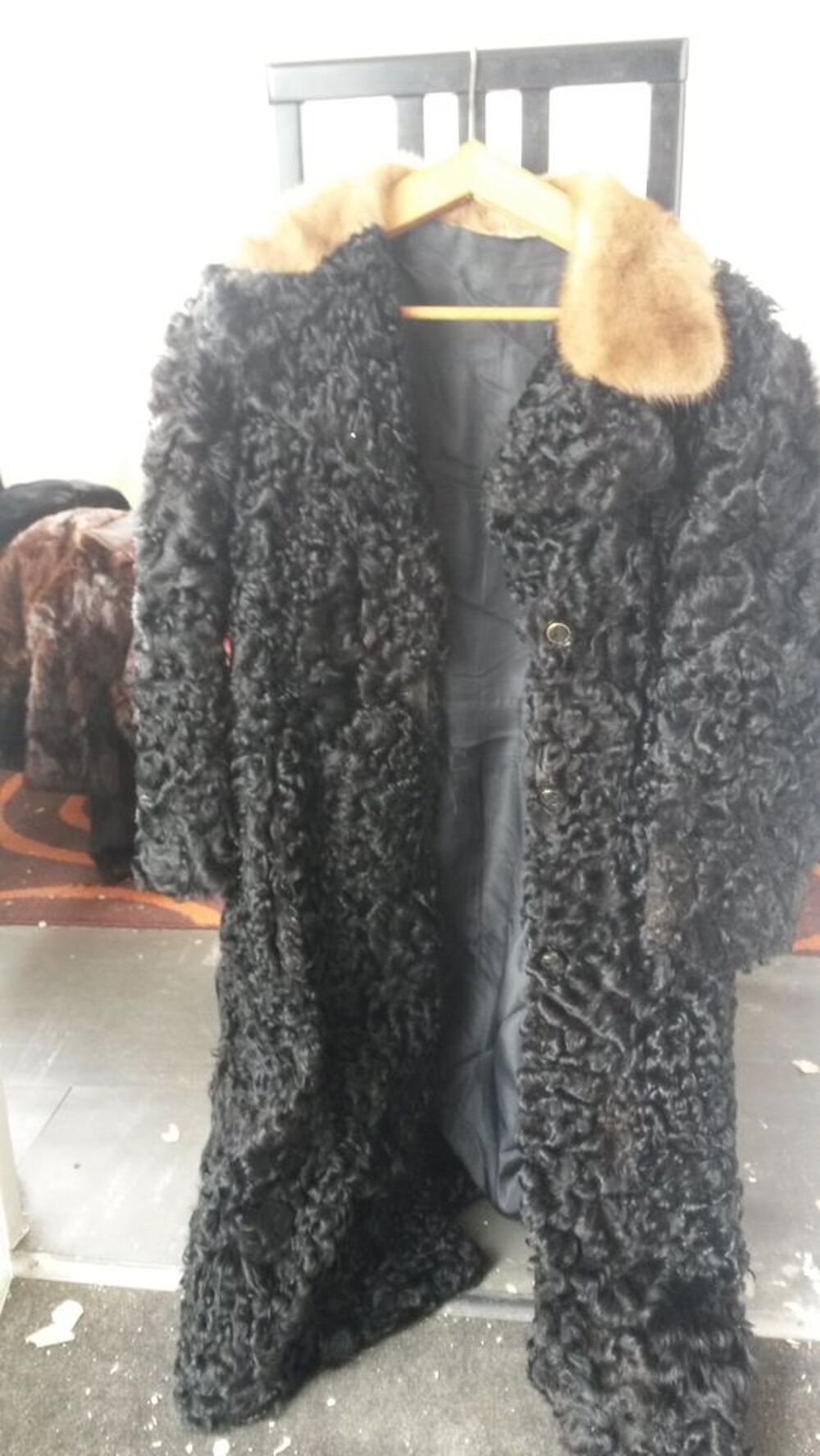 ASTRAKAN avec COL FOURRURE en TBE Vêtements