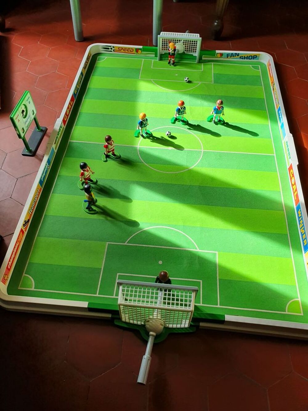 Jeu foot Playmobil 4700 + 2 joueurs (Br&eacute;silien et Fran&ccedil;ais) Jeux / jouets