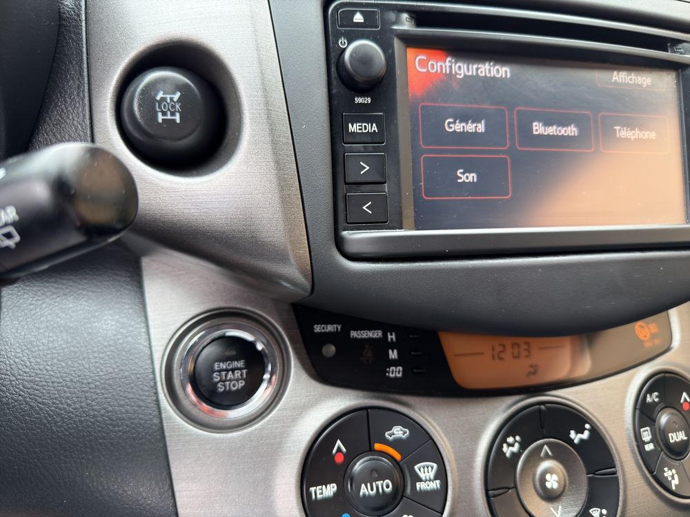 RAV 4 RAV4 RC 150 D-4D 2WD Lounge 2013 occasion 93390 Clichy-sous-Bois